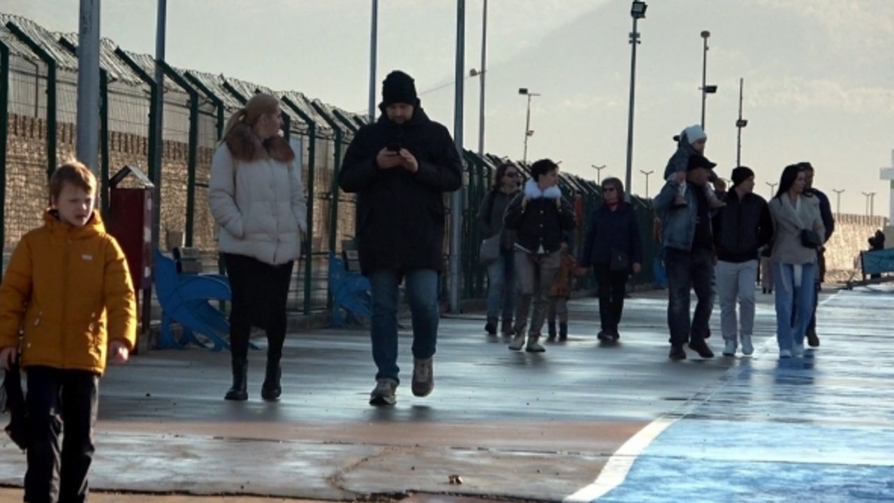 Rus turistleri taşıyan dev gemi sezonun son seferini gerçekleştirdi