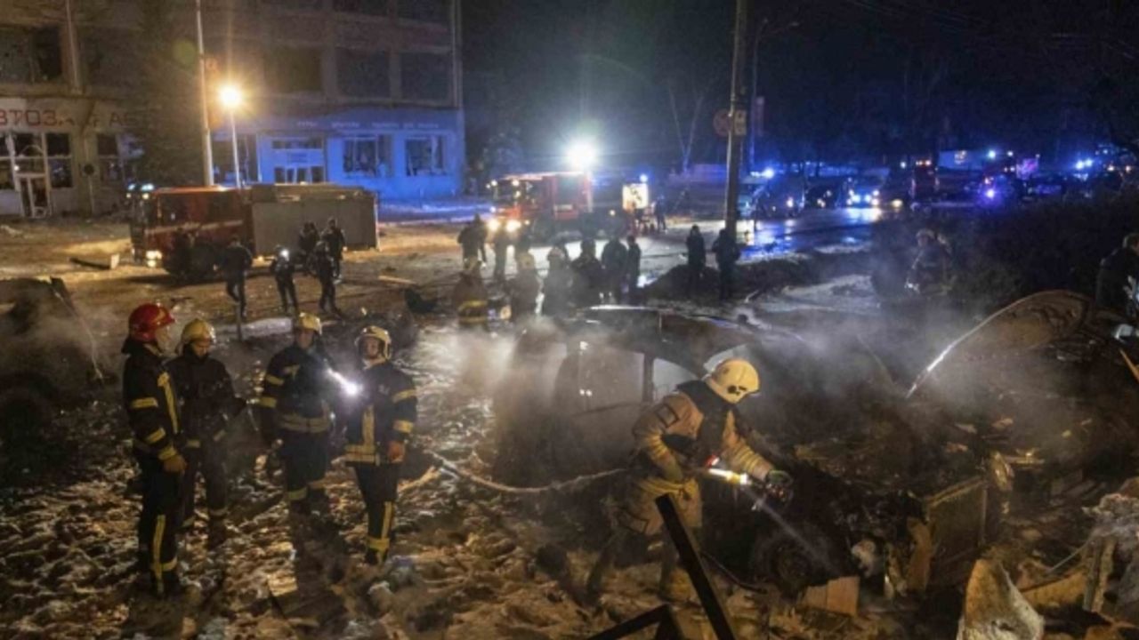 Rusya, Harkov’da S-300 füzeleriyle oteli hedef aldı: 11 yaralı