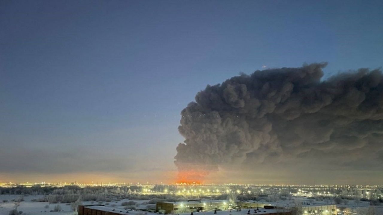 Rusya’da depoda çıkan yangın 50 bin metrekarelik alana yayıldı
