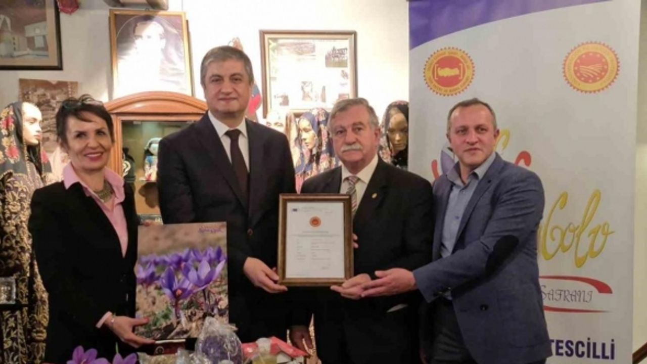 Safranbolu safranı tescil belgesi Vali Yavuz’a teslim edildi