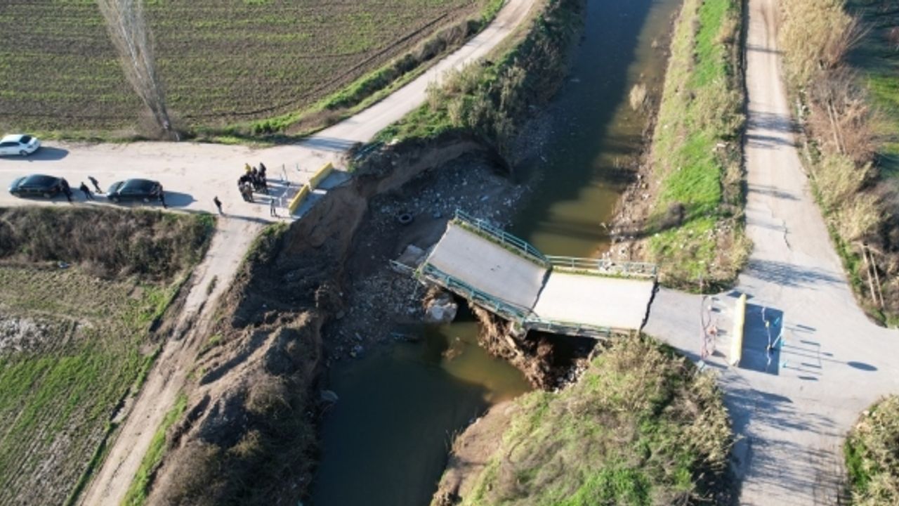 Sağanak yağış sonrası yıkılan Sarma Çayı Köprüsü yeniden inşa edilecek