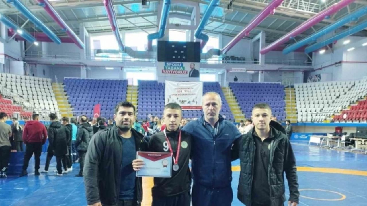 Sarıgöllü iki güreşçi Türkiye Şampiyonasında Manisa’yı temsil edecek