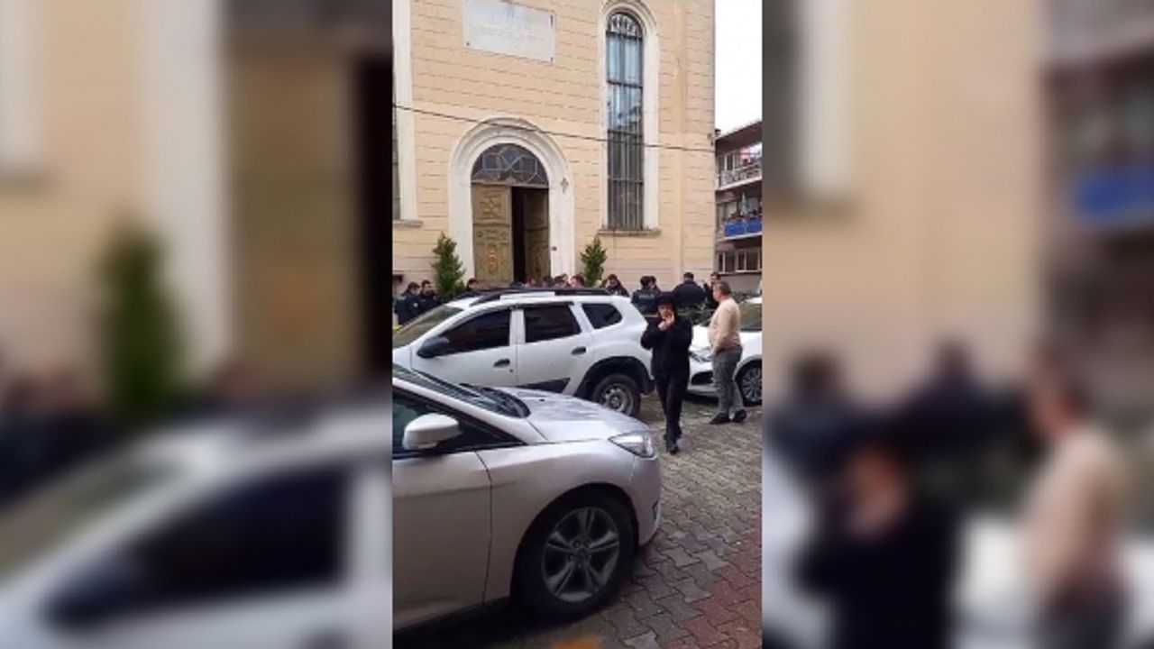 Sarıyer’de bulunan Santa Maria İtalyan Kilisesi’nde Pazar ayini sırasında silahlı saldırı gerçekleşti. Olay yerine çok sayıda polis ve sağlık ekibi sevk edildi.