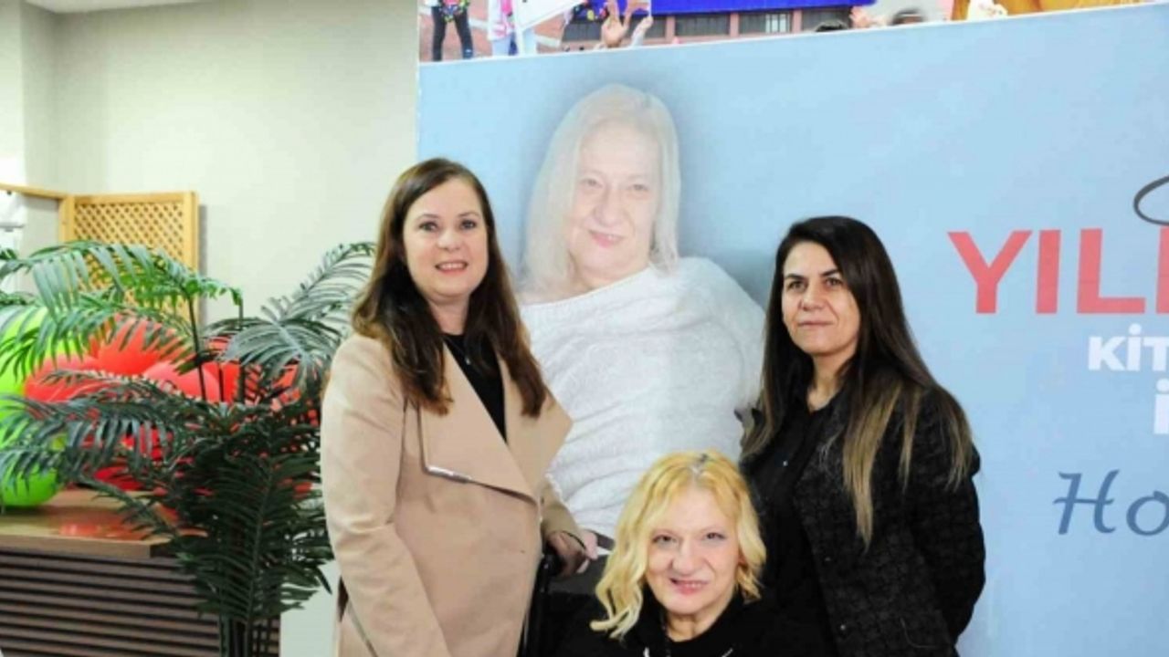 Serebral palsi hastası 52 yaşındaki kadın burnuyla kitap yazdı