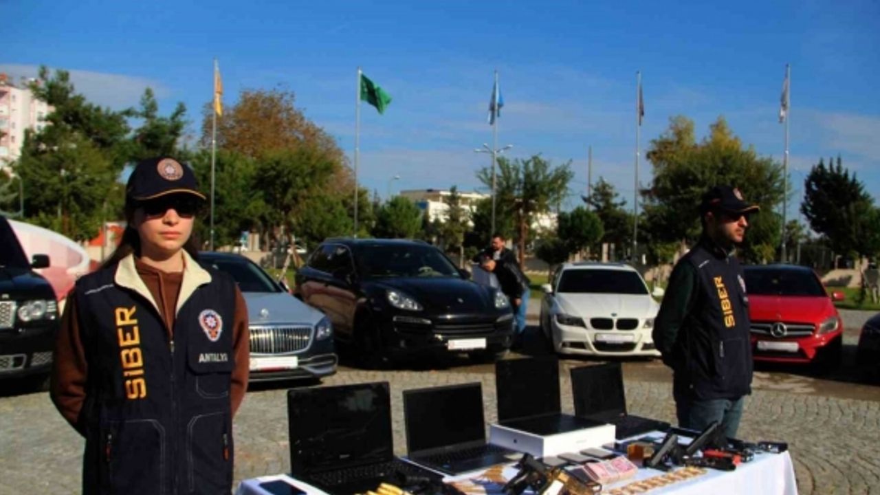 Sibergöz-14 operasyonunda ele geçirilen lüks otomobiller sergilendi