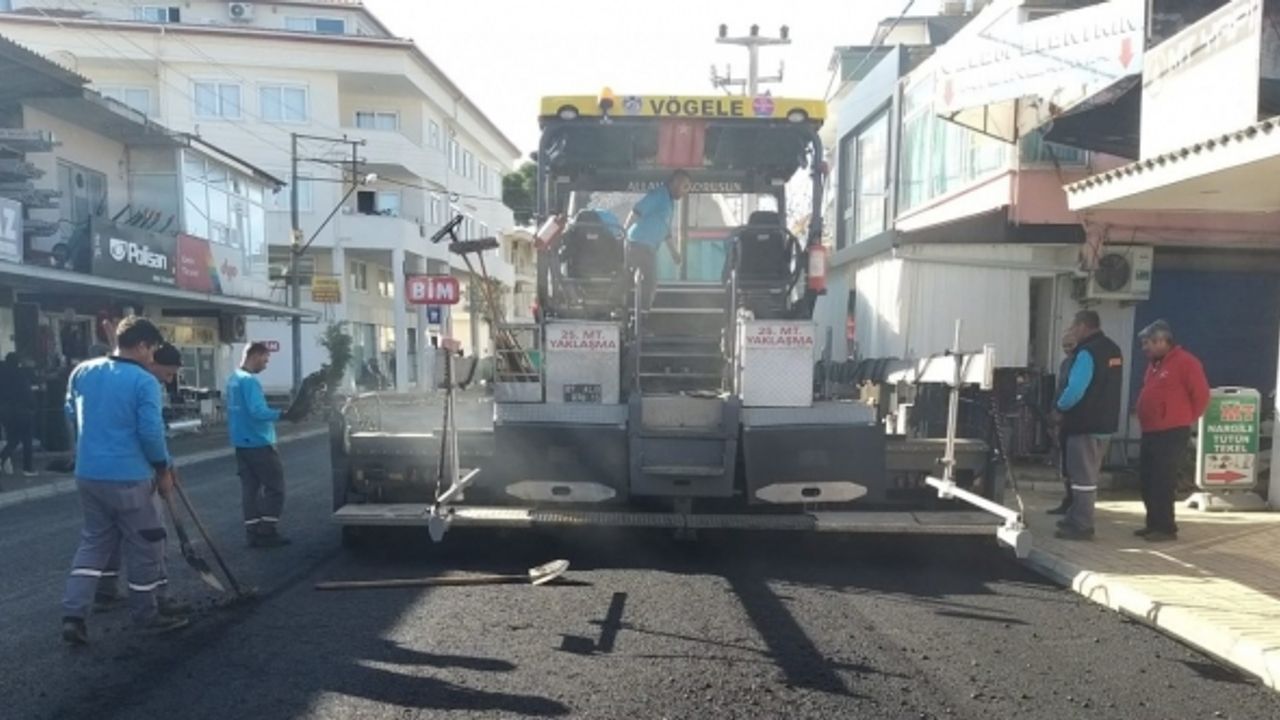 Sıcak asfalt çalışması Demirtaş merkezde sürüyor