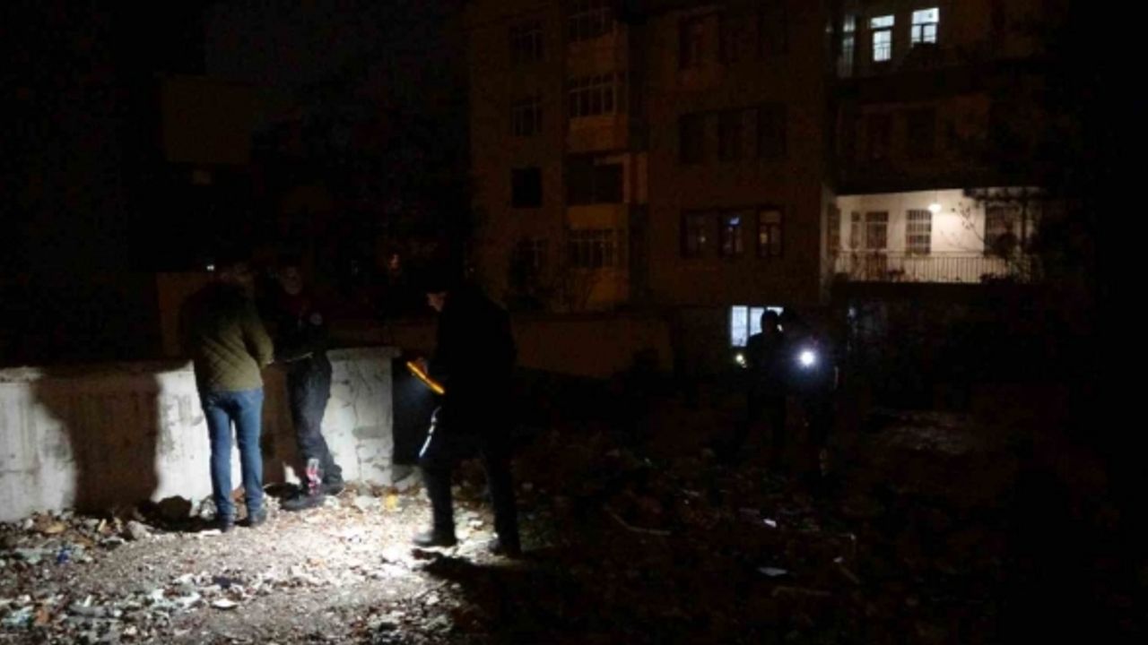 Silahlı ve bıçaklı kavgada kan aktı: 2 yaralı