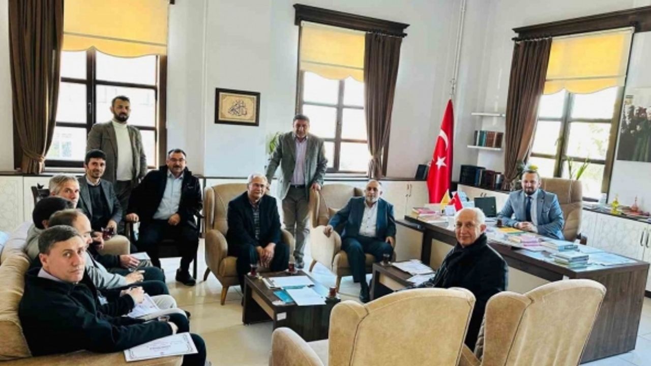 Simav’da vaaz kursuna katılan din görevlilerine Başarı Belgesi