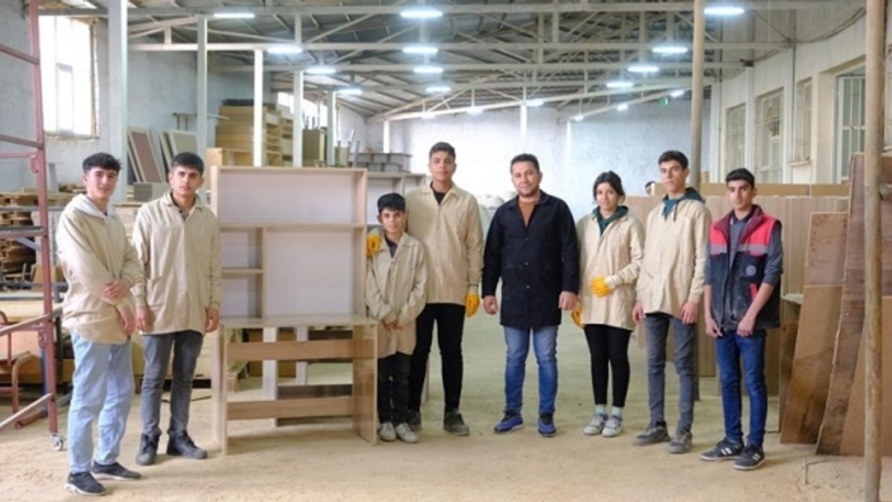 Şırnak Valiliğinden "Her Eve Bir Çalışma Masası Projesi"