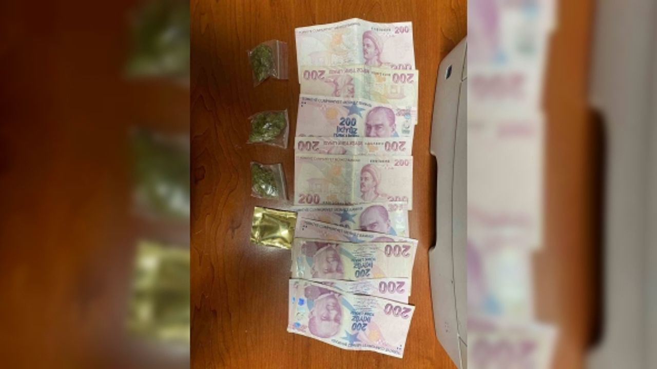 Şişli’de rezidanslara kuryelik yapan torbacıya suçüstü kamerada: Kaçmaya çalışırken yakalandı