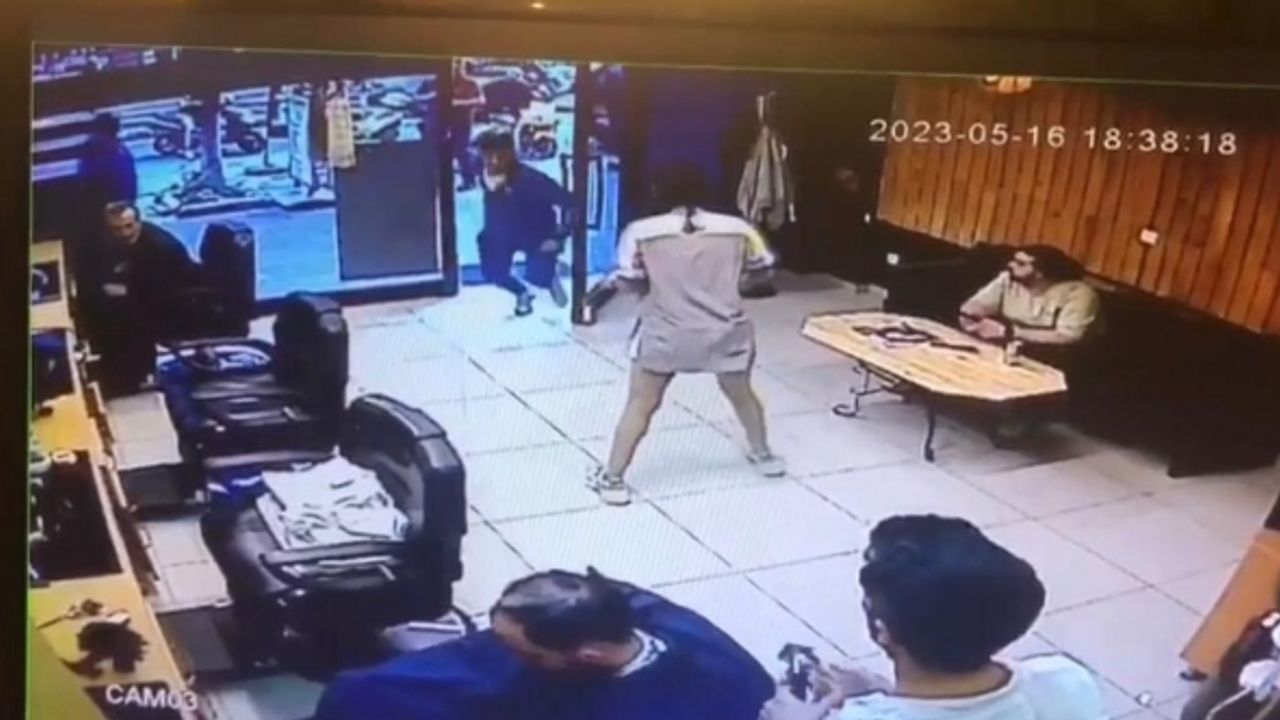 Şişli’de sevgilisiyle buluşan gence akraba dayağı kamerada: Berberde saldırıya uğradı