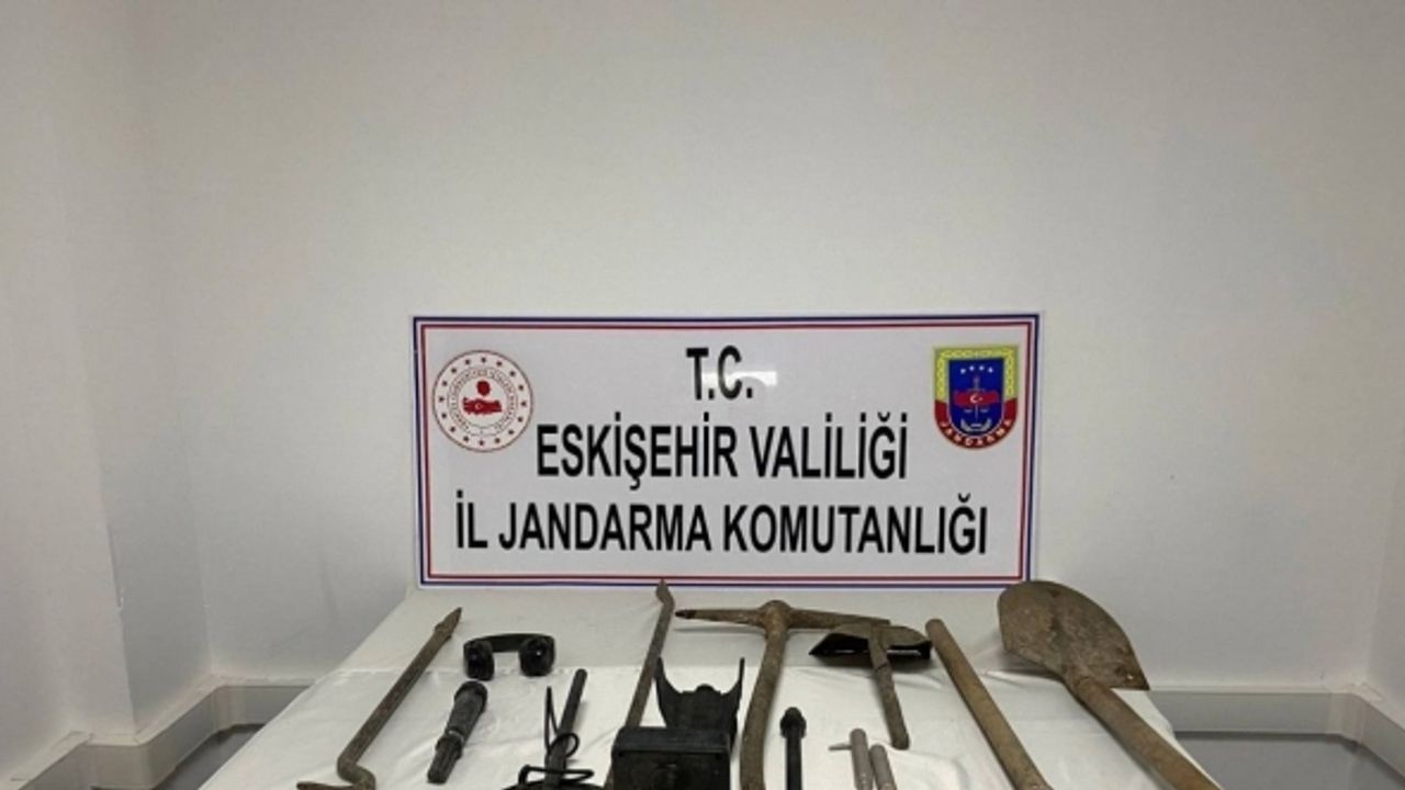 Sit alanında kaçak kazı yapan 6 şüpheliden 4’ü tutuklandı