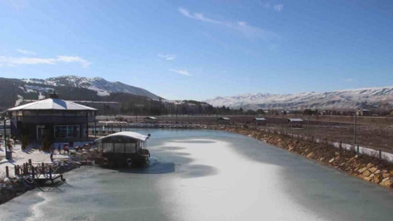 Sivas buz kesti, termometreler eski 13 dereceyi gösterdi