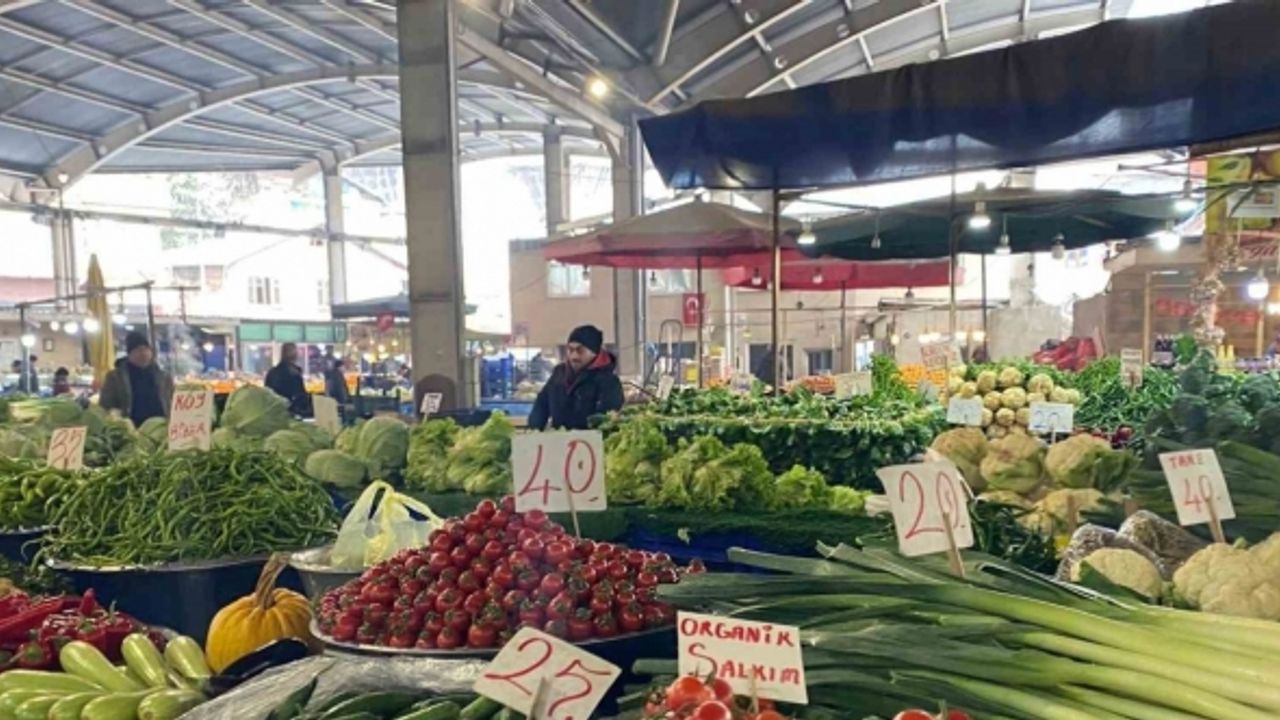 Soğuk hava nedeniyle halk pazarı ilgi görmedi