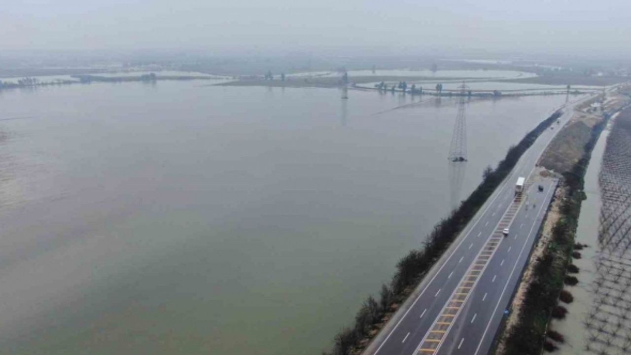 Su altında kalan tarım arazileri havadan görüntülendi