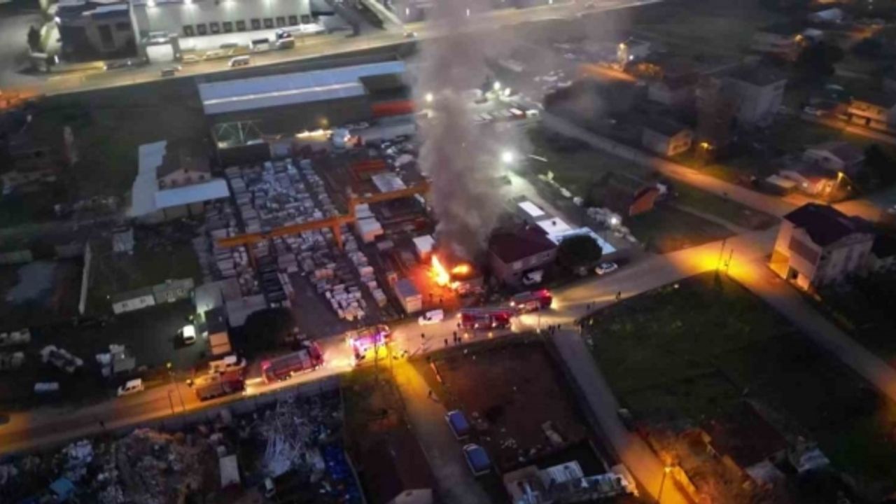 Sultanbeyli’de 3 işçinin hayatını kaybettiği yangın havadan görüntülendi