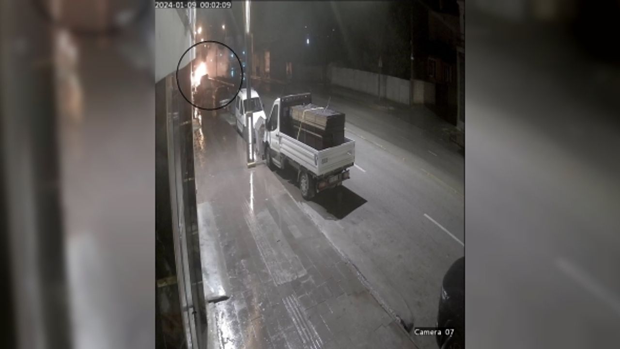 Takla attıktan sonra alev topuna dönen cip güvenlik kamerasında