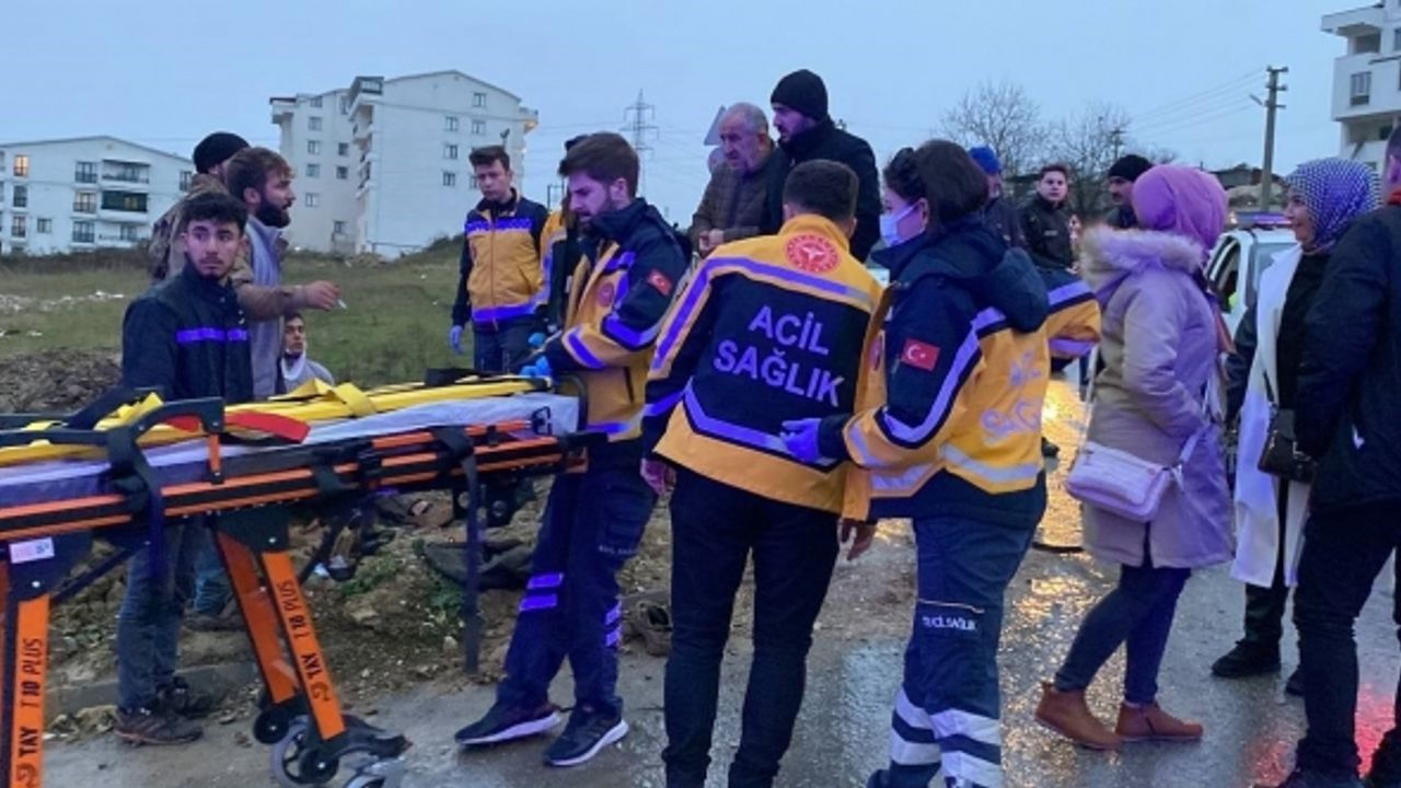 Taksi ile çarpışan araç araziye uçtu: 4 yaralı