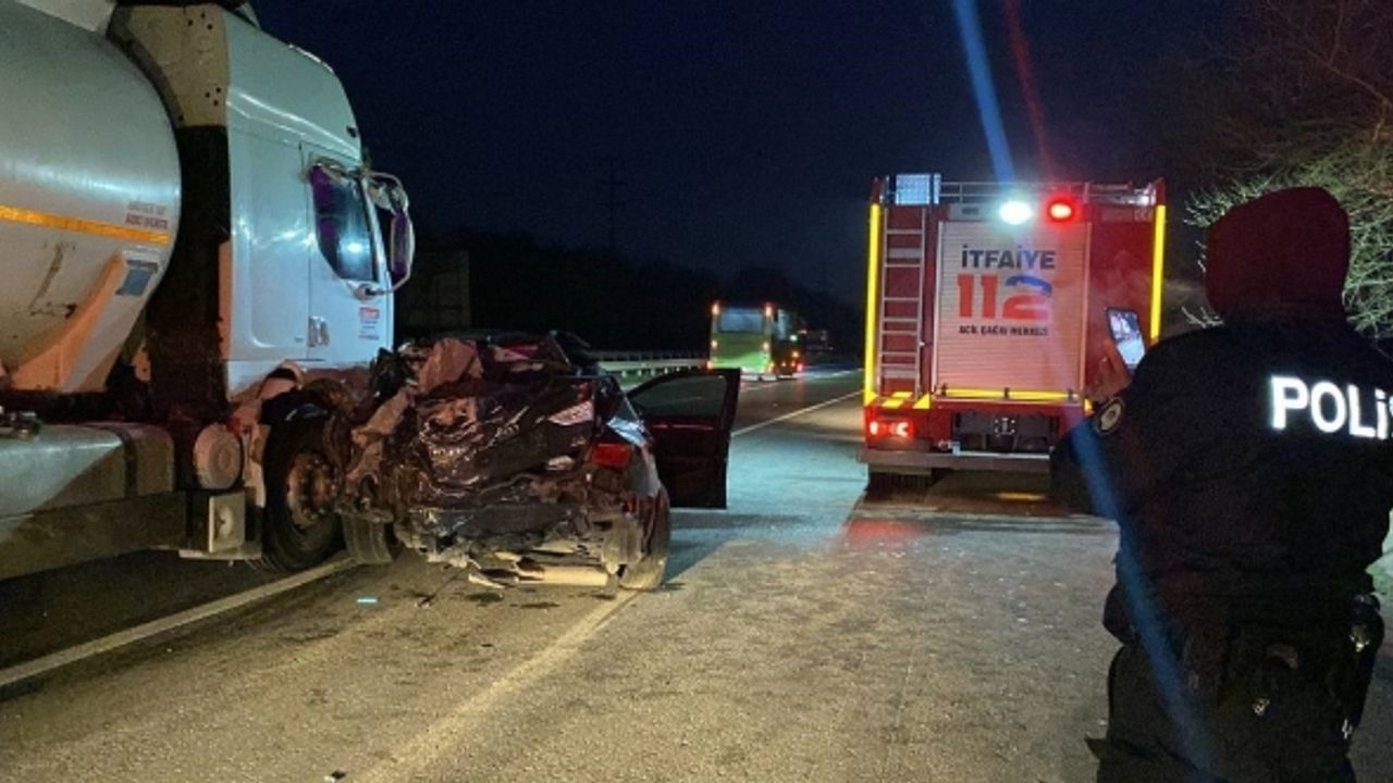 Tanker park halindeki otomobile çarparak 200 metre sürükledi: 1 yaralı