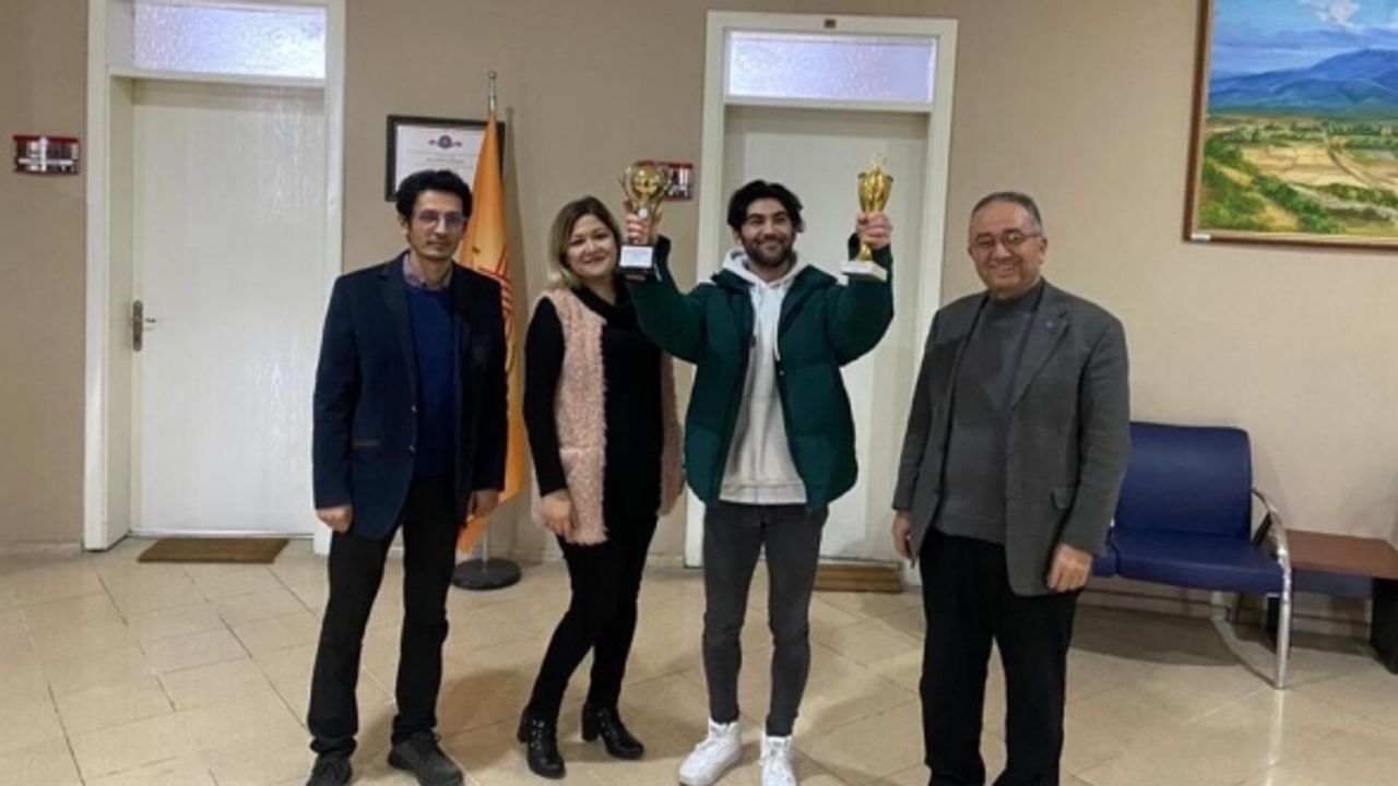 Tavşanlı MYO’da turnuvalarda dereceye giren takımlara kupaları verildi