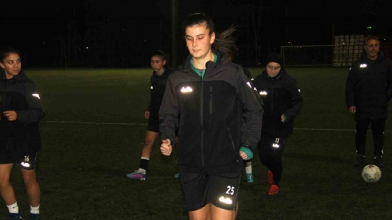 Tek yumurta ikizi kadın futbolcular: Attığı goller, gördüğü kartlar bile karıştırılıyor