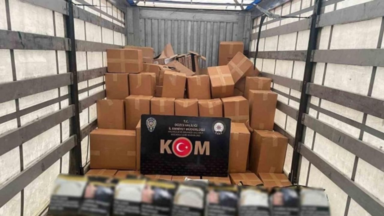 Tırın dorsesinden kolilerce kaçak tütün ele geçirildi