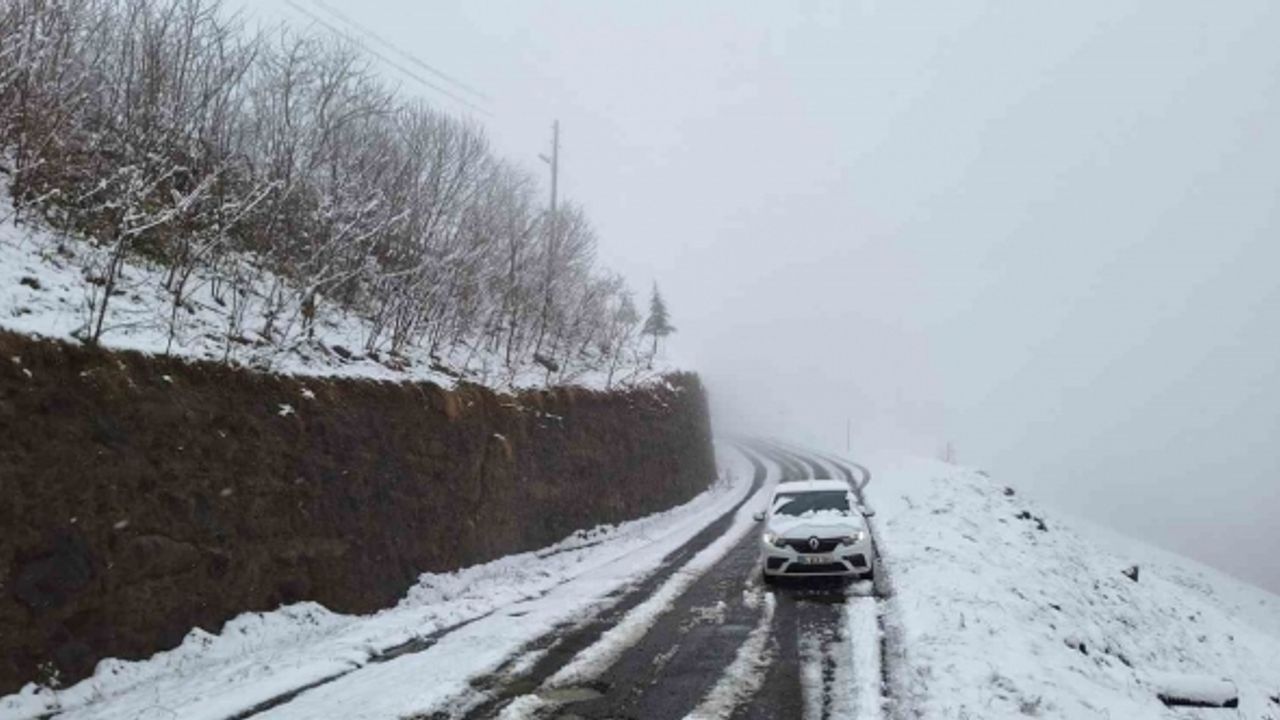 Trabzon’da kar yağışı yüksek kesimlerde etkili oluyor