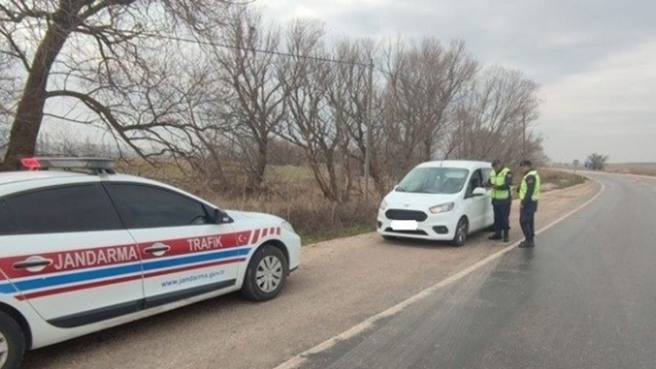 Trafik denetimlerinde 397 sürücüye 634 bin 454 lira para cezası yazıldı
