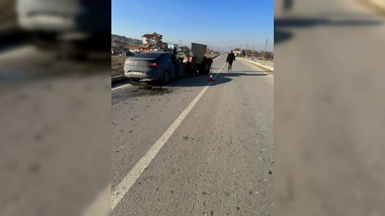 Traktörün ortadan ikiye bölündüğü kazada 5 kişi yaralandı