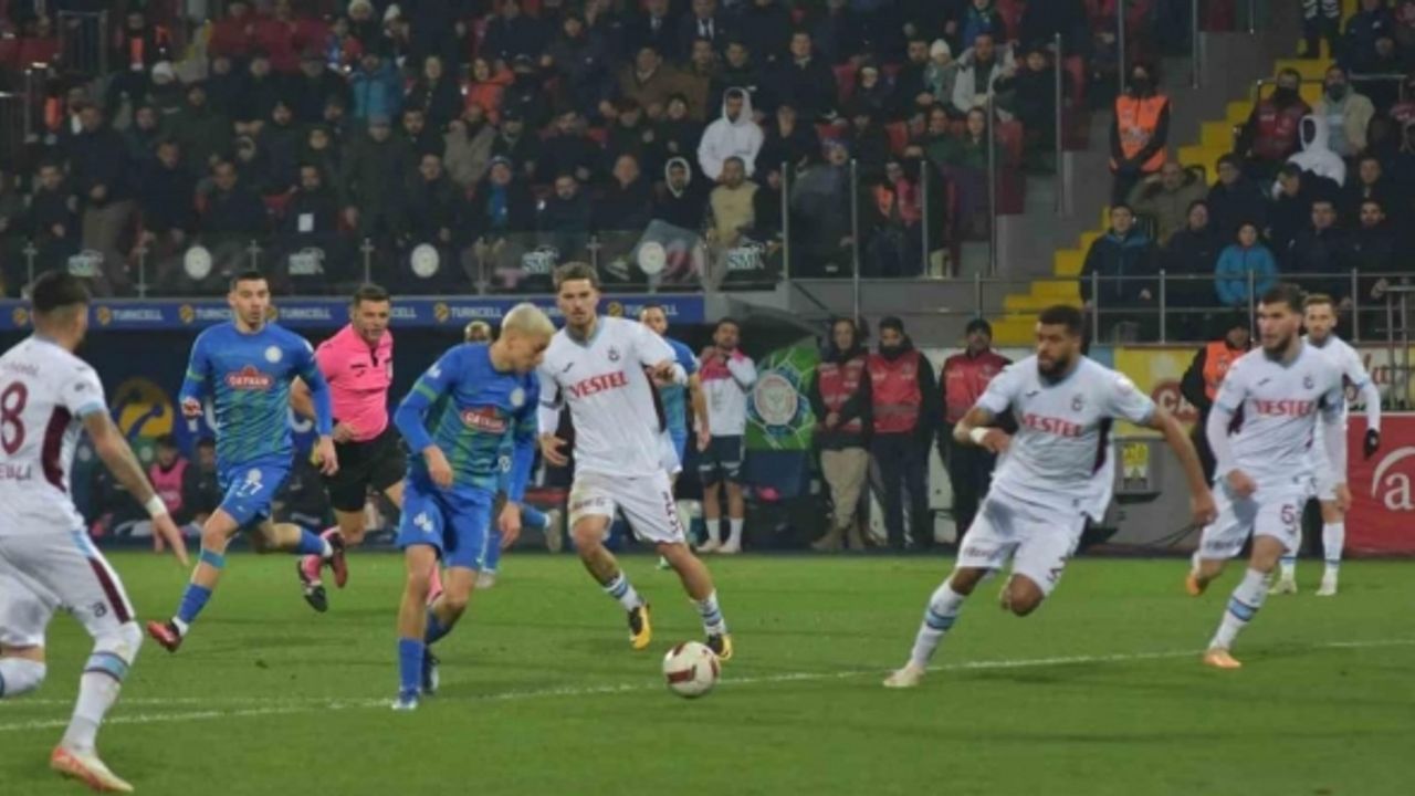 Trendyol Süper Lig: Çaykur Rizespor: 0 - Trabzonspor: 0 (İlk yarı)