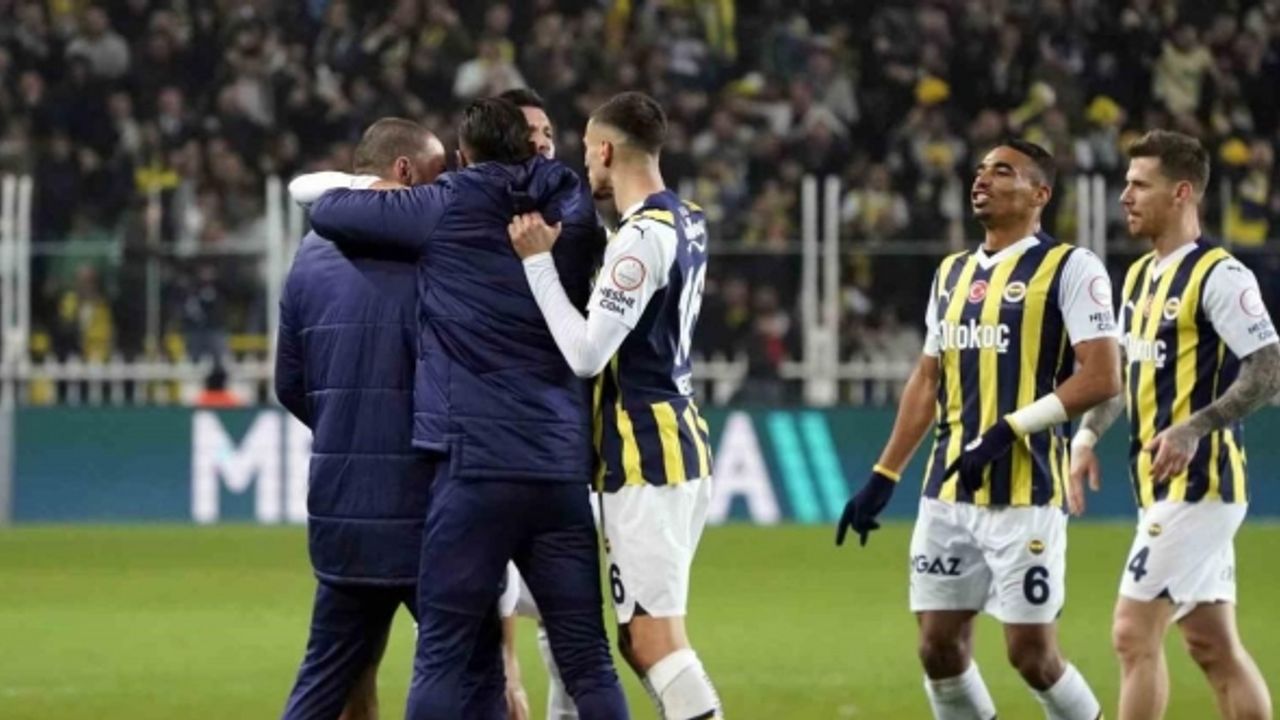 Trendyol Süper Lig: Fenerbahçe: 2 - MKE Ankaragücü: 1 (İlk yarı)