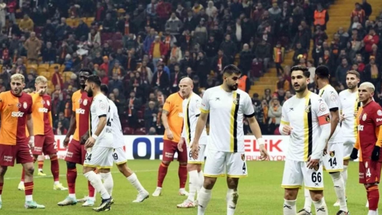Trendyol Süper Lig: Galatasaray: 1 - İstanbulspor: 1 (İlk yarı)