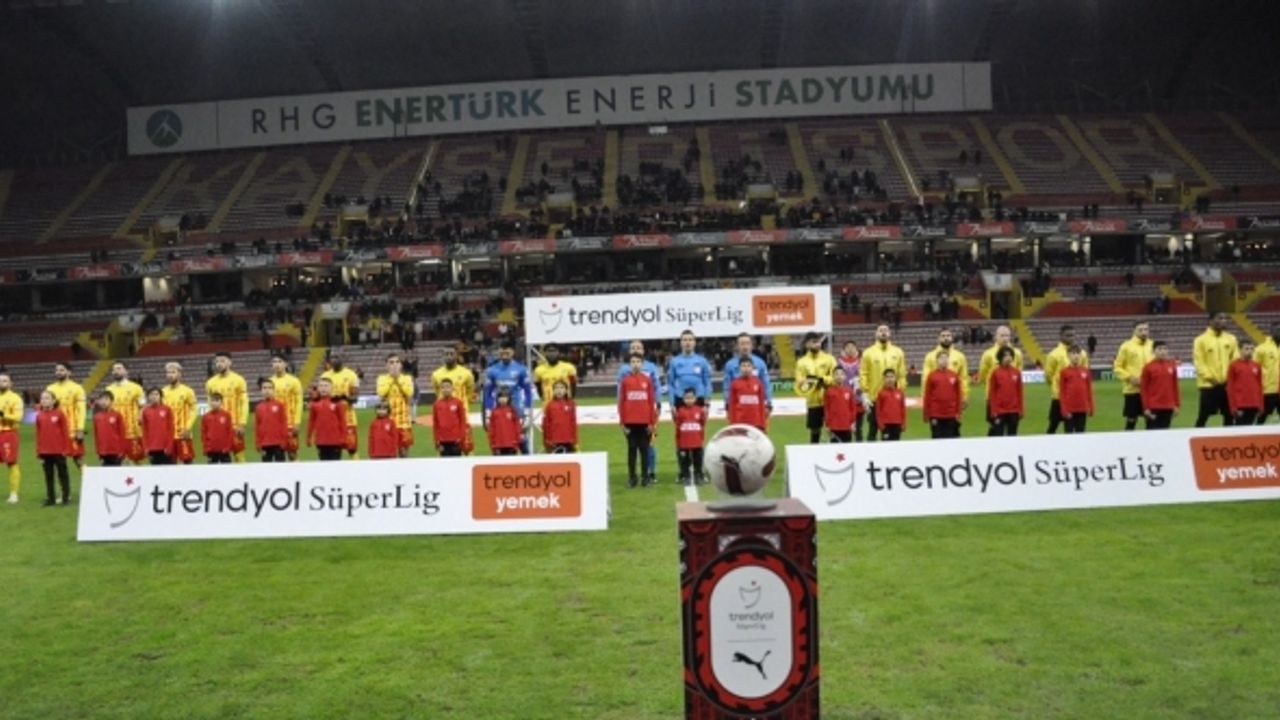 Trendyol Süper Lig: Kayserispor : 0 - İstanbulspor: 0 (İlk Yarı)