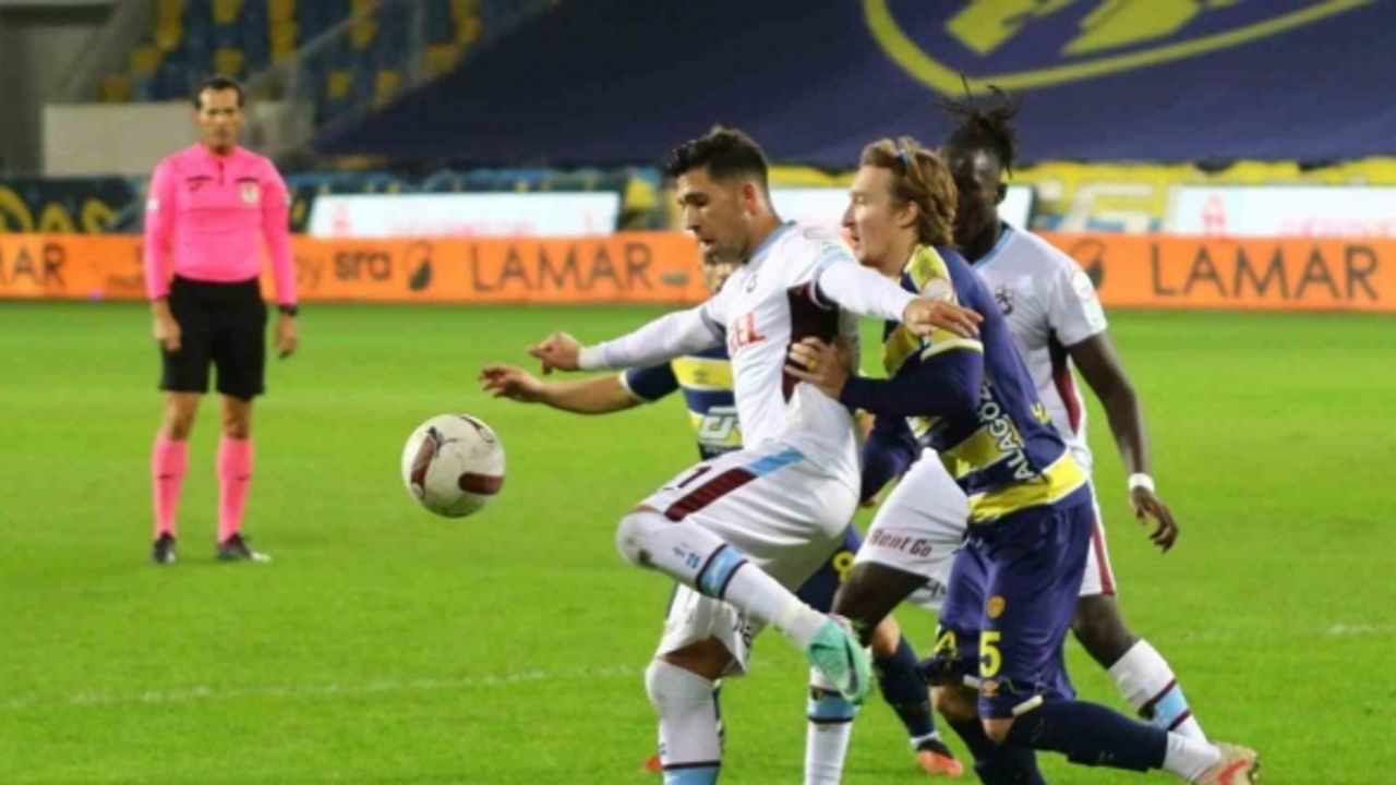 Trendyol Süper Lig: MKE Ankaragücü: 0  - Trabzonspor: 1 (İlk yarı)