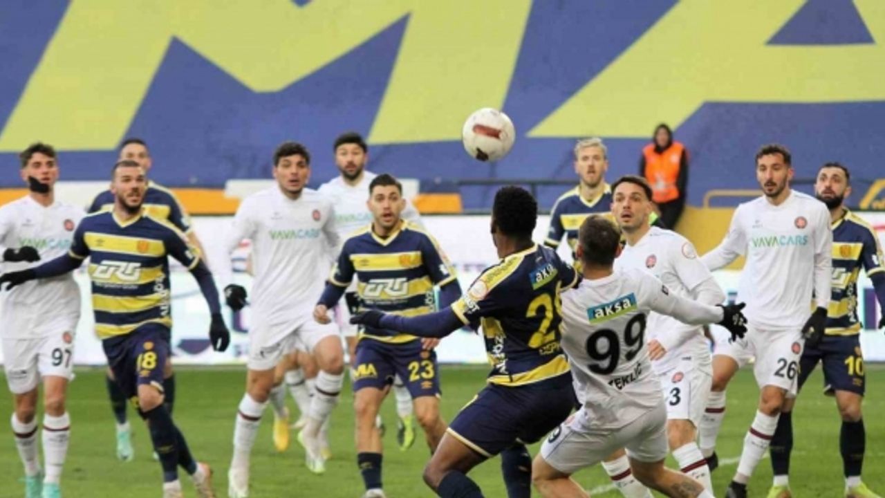 Trendyol Süper Lig: MKE Ankaragücü: 1 - Fatih Karagümrük: 0 (İlk yarı)