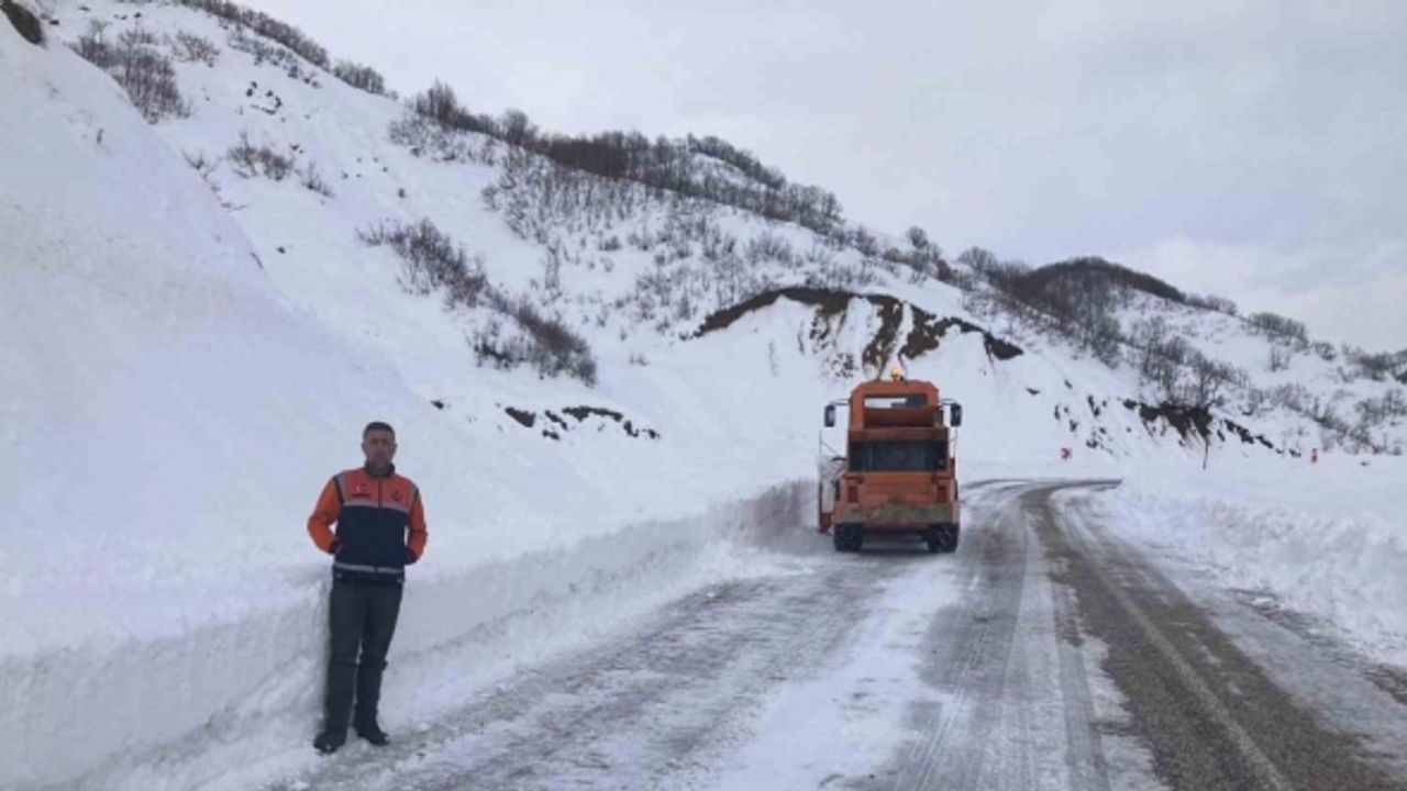 Tunceli’de kapalı bulunan 19 köy yolunu ulaşıma açma çalışmaları sürüyor
