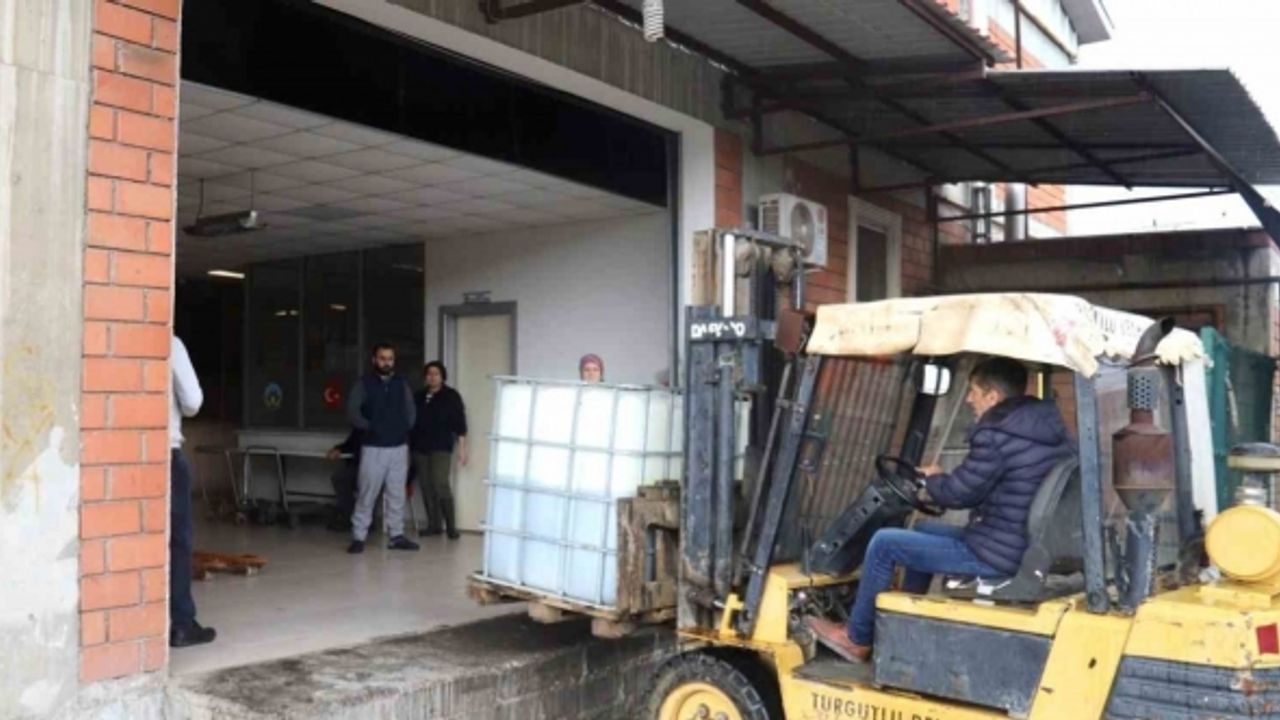 Turgutlu Belediyesinin zeytinleri, ihtiyaç sahiplerine aş oluyor