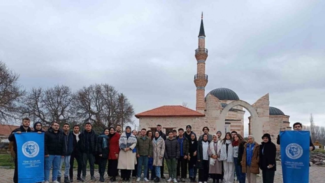 Türk Ocakları Eskişehir Şubesi Gençlik Kolları kültür gezisi düzenledi