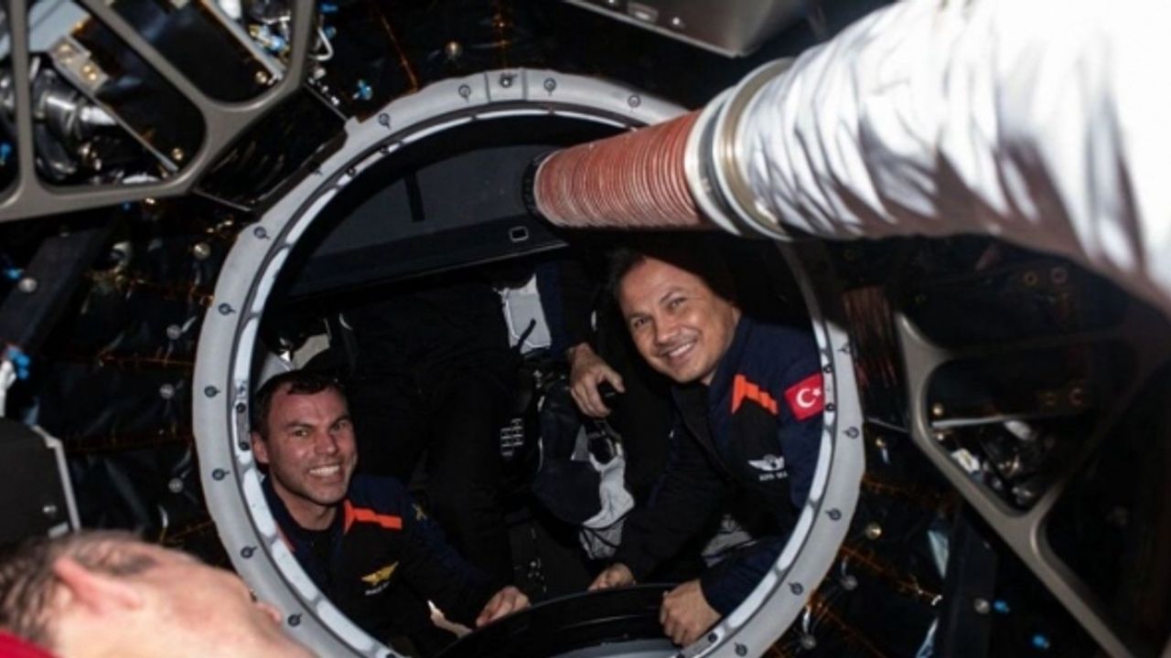 Türkiye’nin ilk astronotu Gezeravcı kenetlenme sonrası çekilen fotoğraf paylaştı