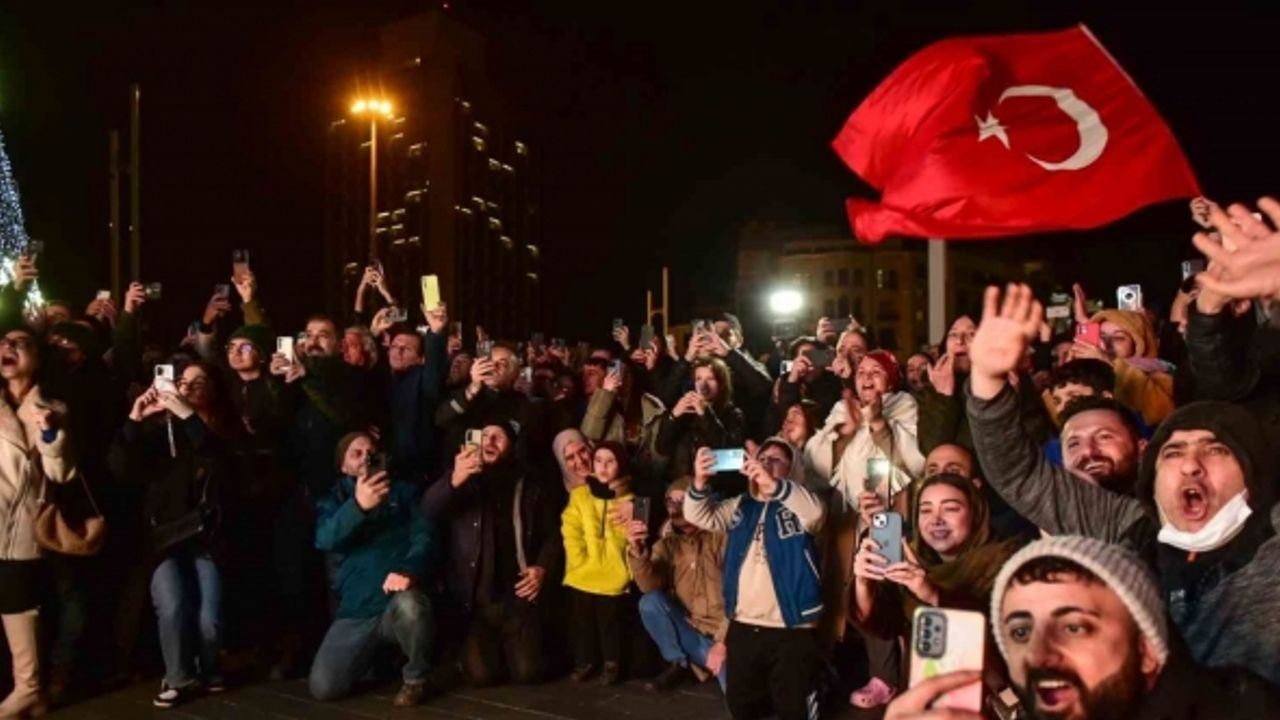 Türkiye’nin ilk uzay yolculuğunu vatandaşlar heyecanla takip etti