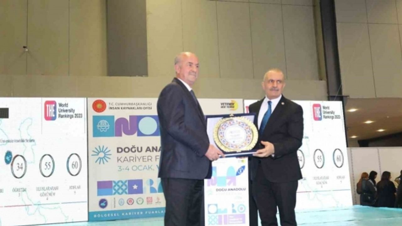 Tuşba Belediyesinin açtığı stant yoğun ilgi görüyor