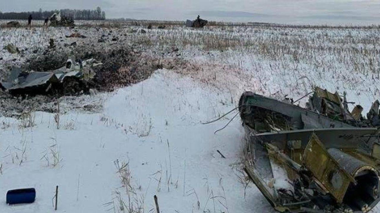 Ukraynalı esir askerleri taşıyan uçak düştü: 65 ölü