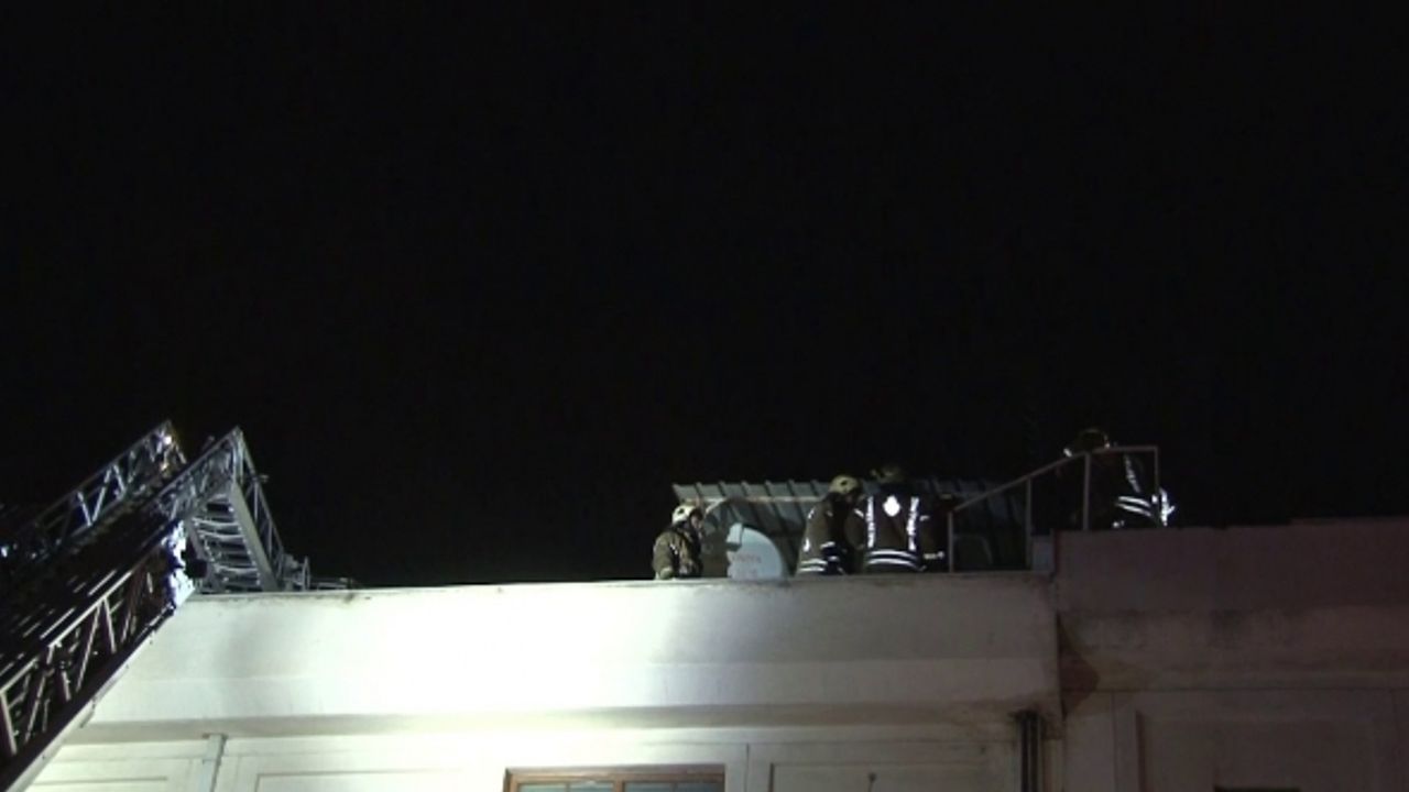 Ümraniye’de ahşap üretim merkezindeki yangında 1 kişi dumandan etkilendi