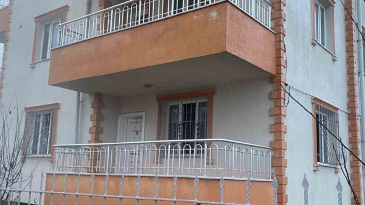 Uşak’ta 4 katlı binada çıkan yangında 1 kişi dumandan etkilendi