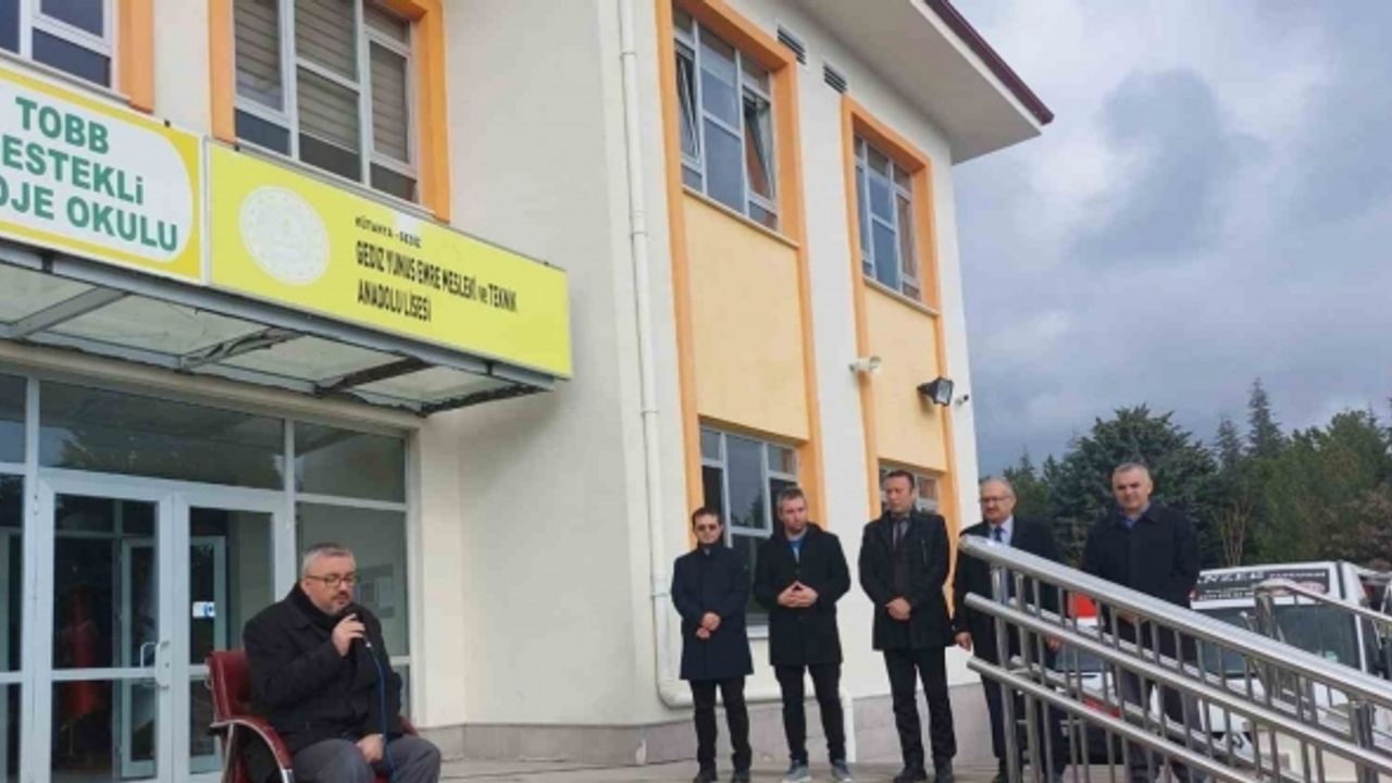 Vefat eden öğretmen için okulda lokma hayrı ve dua programı