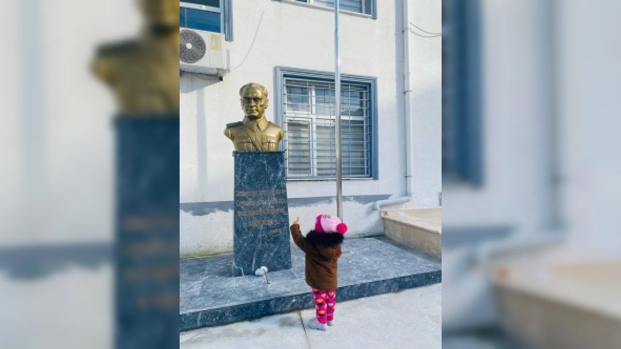 Yalnız başına gezen kız çocuğunun ailesini jandarma buldu