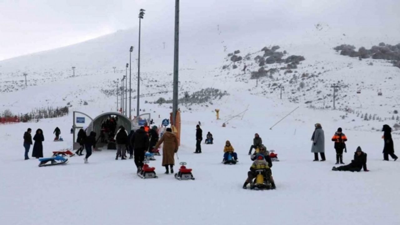Yarıyıl tatili kayak merkezlerine yaradı, oteller doldu taştı