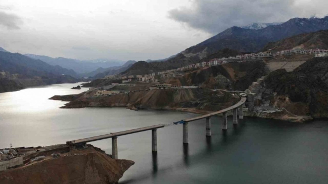 Yeni ilçe merakla bu haberi bekliyor, Viyadük mayıs ayında hizmete giriyor