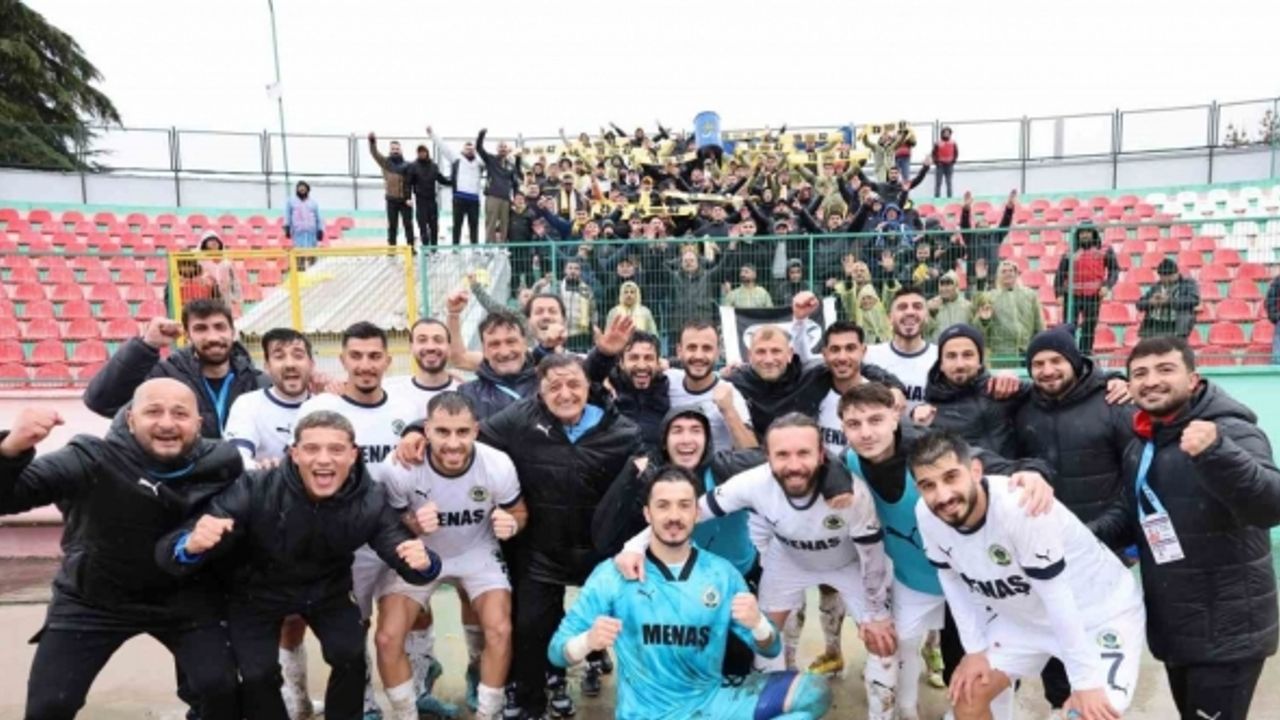 Yılmaz Vural yönetimindeki Menemen FK, zirveye oynuyor