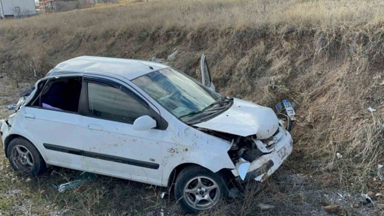 Yolda uçan poşet kazaya neden oldu, 3 kişi yaralandı